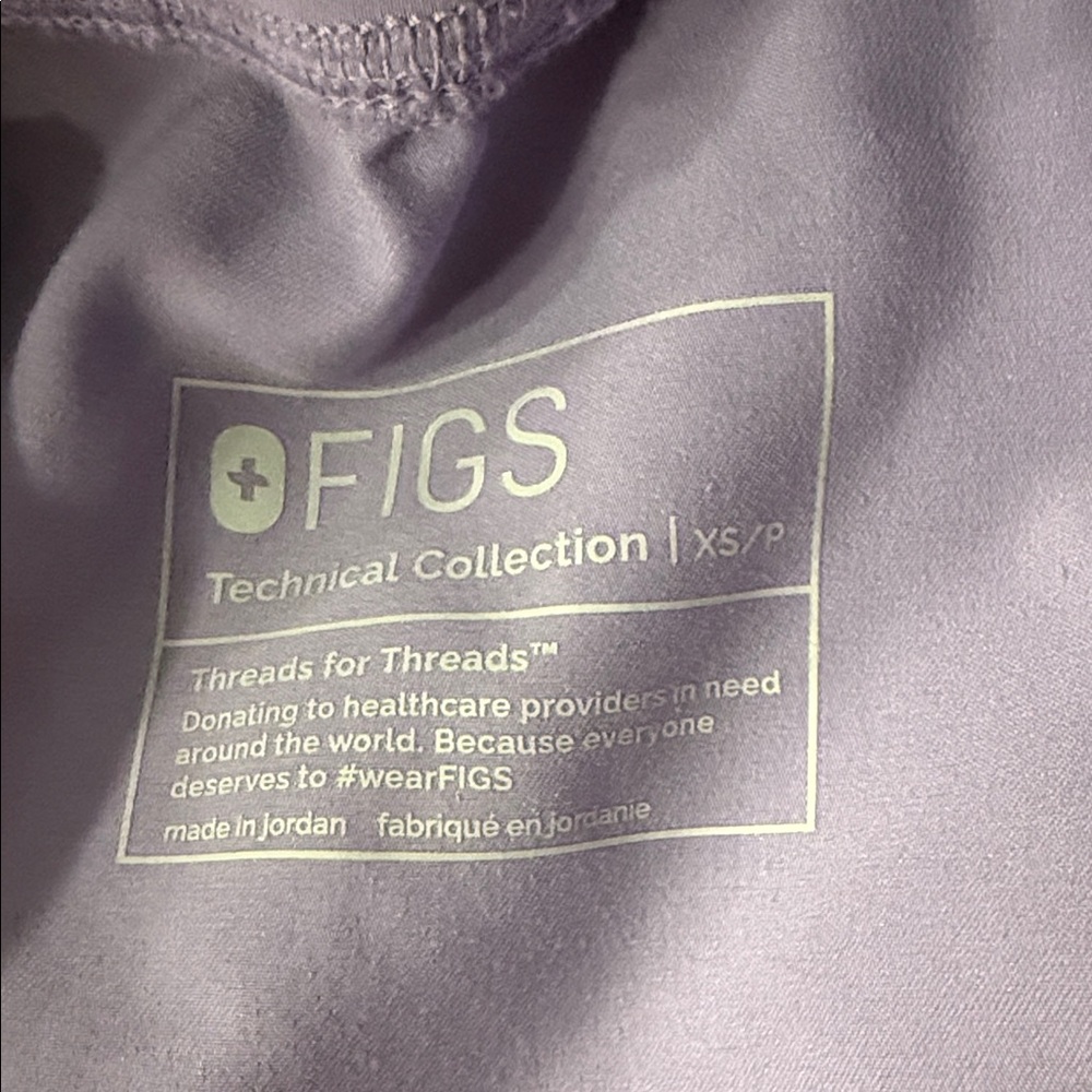 Figs Lavender Scrub Set with Pockets - Picture 3 of 4